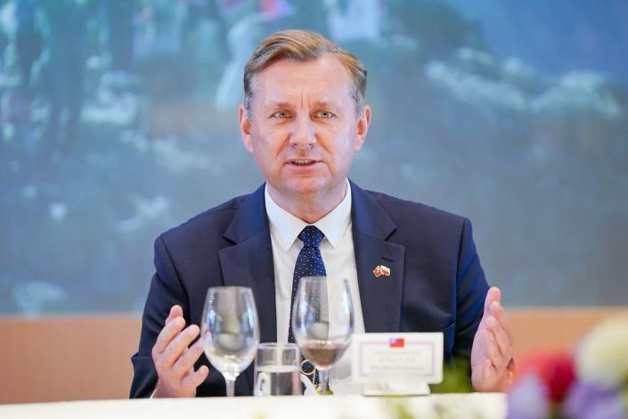 圖說二：波蘭眾議院經濟委員會主席柯馬拉奇（Rafał Komarewicz） 代表訪團致詞。