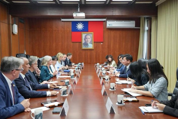 圖說一：外交部長林佳龍接見法國國民議會友台小組訪團。