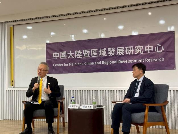 圖說三：外交部政務次長吳志中（左）與大陸委員會副主任委員沈有忠（右）對談。