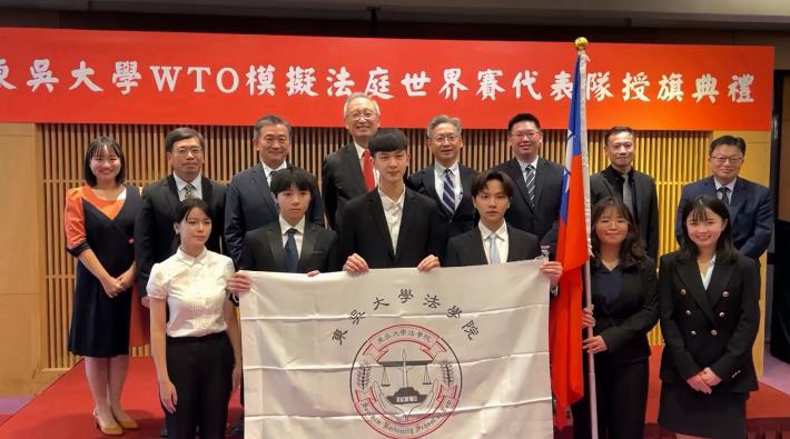 圖說二：外交部政務次長吳志中（後排左四）、立法委員王定宇（後排左三）與代表隊及與會貴賓合影。