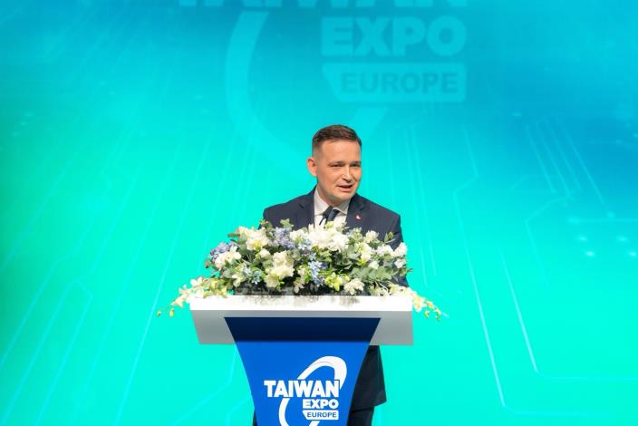 圖說二：波蘭經濟發展暨科技部政務次長亞羅什（Michał Jaros） 出席「2026歐洲台灣形象展」開幕式並致詞。