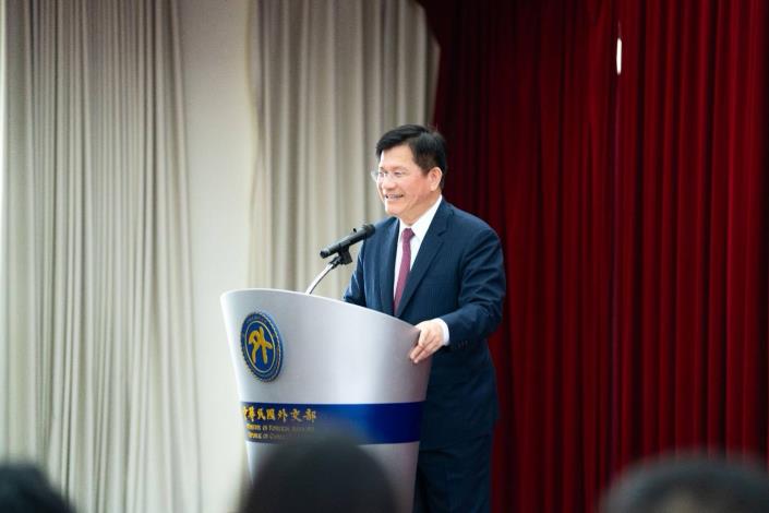 圖說二：外交部長林佳龍致詞歡迎「第32屆世界台灣商會聯合總會回國訪問團」。