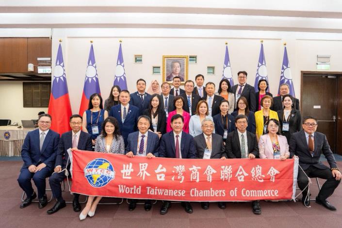 圖說一：外交部長林佳龍與「第32屆世界台灣商會聯合總會回國訪問團」茶敘，盼攜手全球台商推動總合外交及榮邦計畫。