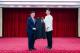 圖說三:代表團長張克勤回贈外交部長林佳龍紀念廚師圍裙。