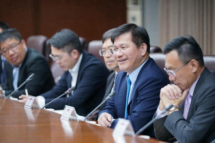 圖說三：外交部長林佳龍與「菲律賓臺商總會」就台菲合作展望充分交換意見。