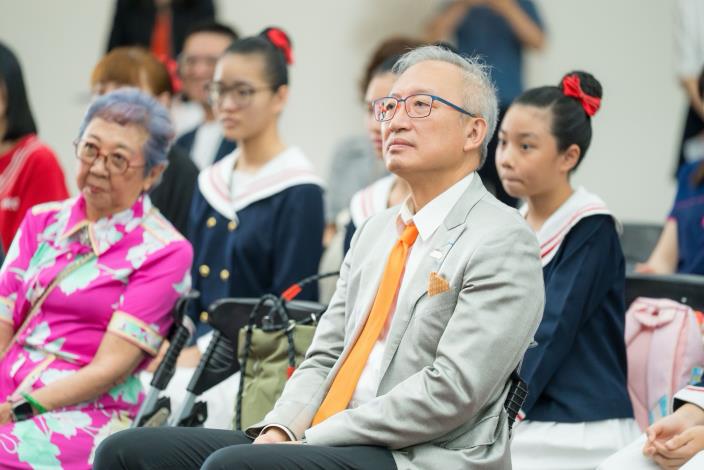 圖說四：外交部政務次長吳志中聆聽台灣參賽團體分享參與國際賽事經驗。