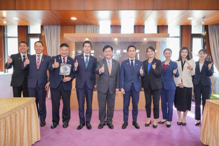 圖說三：外交部長林佳龍（左五）與日本自民黨青年局海外研修團幹部合影。