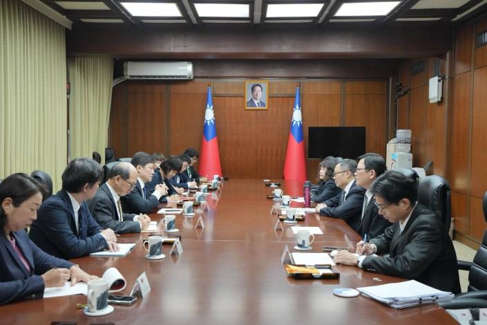 圖說一：外交部政務次長陳明祺歡迎日本東京大學兩岸關係研究小組來訪並交換意見。