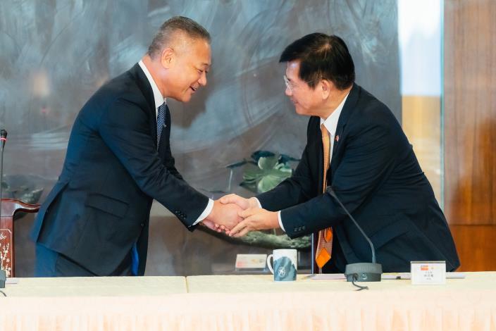 圖說一：外交部長林佳龍（右）歡迎「日本維新會．中華民國（台灣）友好研討會台灣訪問團」馬場伸幸會長（左）。