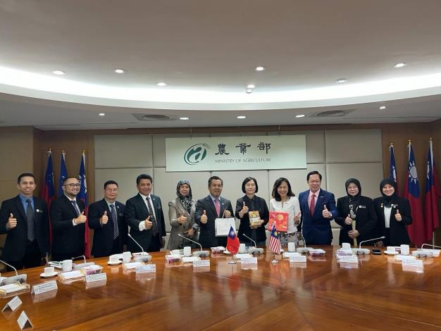 圖說二：馬來西亞沙巴州訪團拜會農業部常務次長杜文珍（右五），交流台灣與沙巴未來農業合作方向。