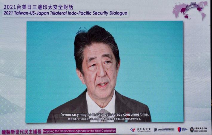 圖說二：日本前首相安倍晉三發表專題演講