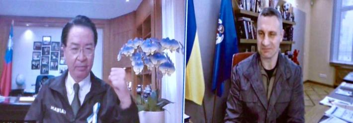 圖說三：吳釗燮部長與烏克蘭首府基輔市長克里契科視訊通話。