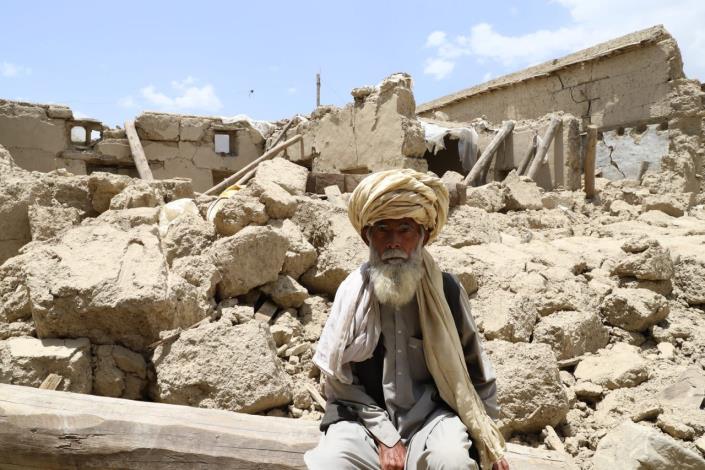 圖說五：阿富汗地震災區房屋倒塌，居民苦不堪言！
