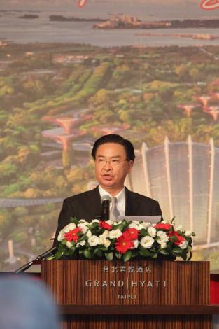 圖說一：吳部長於「新加坡57周年國慶慶祝晚會」致詞。
