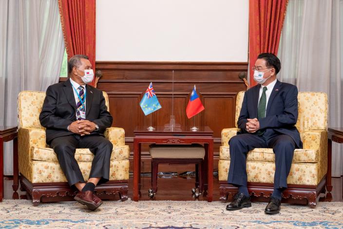 圖說一：外交部長吳釗燮與拿塔諾總理訪團會晤。.JPG