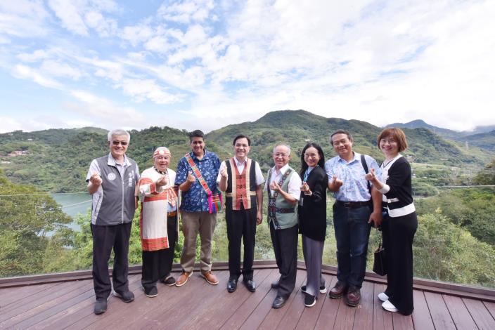 圖說二：惠恕仁總統與原住民委員會主委一同參訪桃園市復興區。