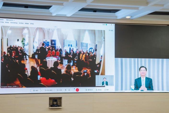 圖說ㄧ：外交部長吳釗燮以視訊方式出席「2022歐洲價值高峰會」。