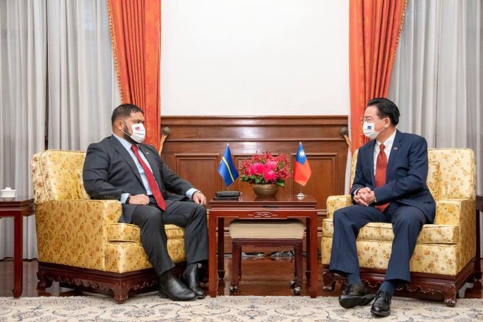 圖說一：外交部長吳釗燮會晤昆洛斯總統。