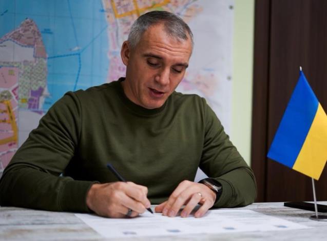 圖說四：米科萊夫（Mykolaiv）市長辛科維奇（Oleksandr Syenkevych）簽署MOU。