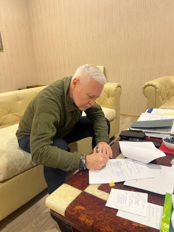 圖說三：哈爾科夫（Kharkiv）市長切列霍夫（Ihor Terekhov）簽署MOU。