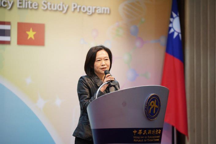 圖說四：台北醫學大學國際長蔡佩珊致詞。
