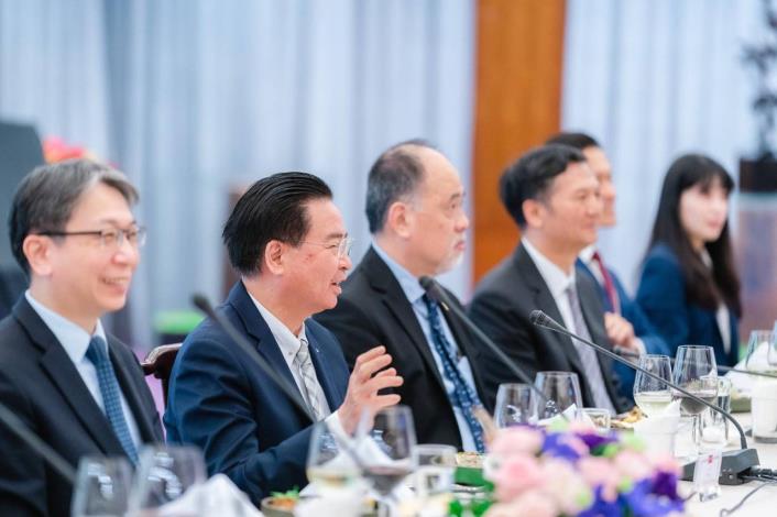 圖說一：外交部長吳釗燮款宴歡迎「2049計畫研究所」訪問團。