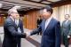 圖說一：外交部長吳釗燮迎接「科索沃-台灣國會友誼小組」及北馬其頓與羅馬尼亞國會議員訪團抵達外交部。