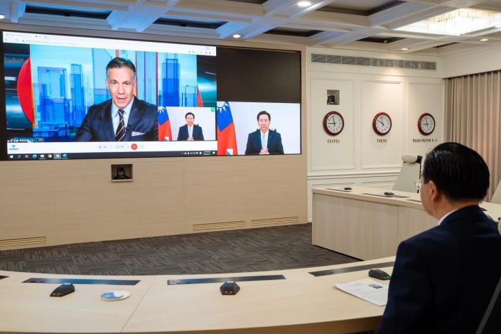 圖說一：外交部長吳釗燮接受美國「有線電視新聞網」（CNN）駐華府首席國安記者Jim Sciutto視訊專訪。