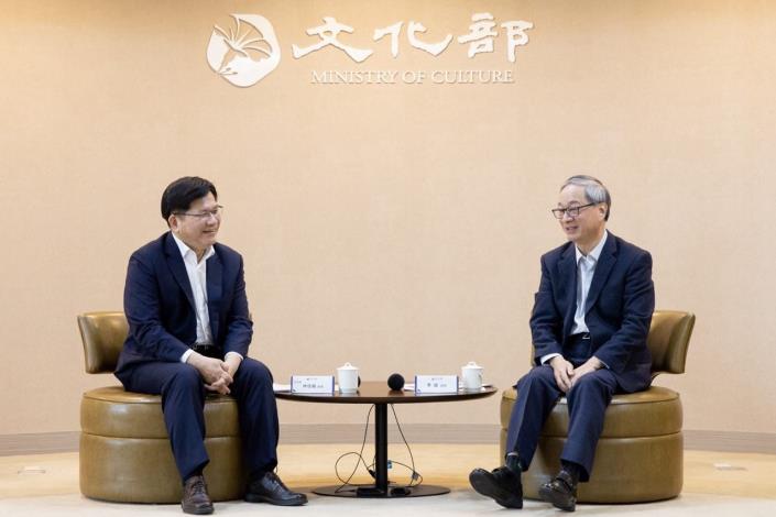 圖說一：外交部長林佳龍和文化部長李遠討論合作推動文化外交。