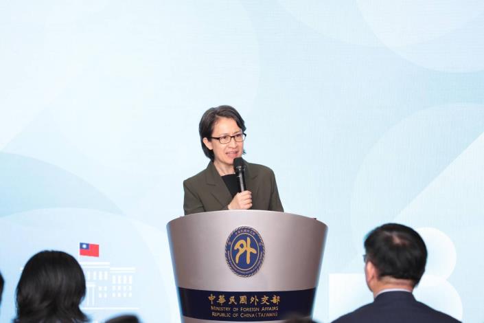 圖說二：蕭美琴副總統致詞勉勵結訓人員。