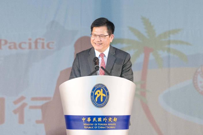 圖說一：外交部長林佳龍於2025年「國際青年大使交流計畫」授旗典禮致詞勉勵青年大使。