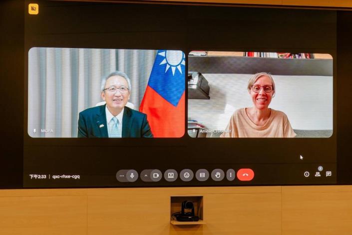 圖說一：外交部政務次長吳志中（左）接受《論壇報》專訪，肯定台法半導體合作新里程碑。