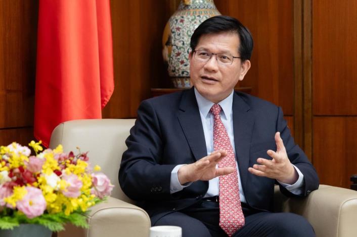 圖說一：外交部長林佳龍接受日本《產經新聞》專訪，說明台日菲合作強化印太民主防線，共同因應區域威脅。