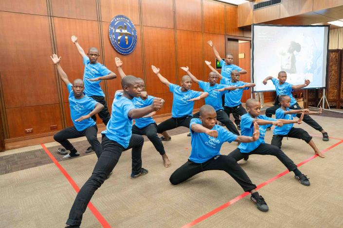 圖說二：阿彌陀佛關懷中心賴索托院童武術表演。