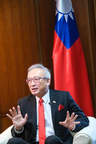 圖說二：外交部政務次長吳志中長強調，降低半導體產業風險的最佳方式並不是將台灣的晶圓廠移往海外，而是「避免戰爭」。