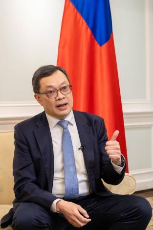 圖說二：外交部政務次長陳明祺表示，期盼加速台加貿易協議簽署，並提醒國際社會審慎看待過度依賴中國市場所帶來的風險。