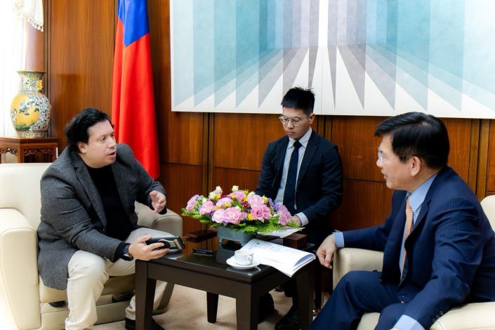 圖說一：外交部長林佳龍接受日本《日本時報》專訪，主張將台灣嵌入第一島鏈安全架構，以強化區域嚇阻與協調能力。