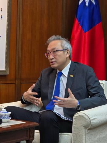 圖說二：外交部政務次長吳志中指出，面對中國持續施壓，台灣將致力維持現狀，並透過科技優勢與國際合作強化嚇阻能力。