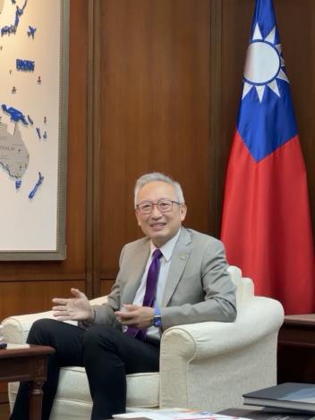 圖說二：外交部政務次長吳志中指出，台灣在經濟與科技領域的發展成果具高度國際價值，並與美國及歐洲等理念相近國家之利益相契合。