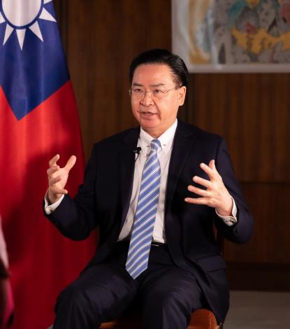 圖說二：外交部長吳釗燮接受TaiwanPlus專訪，說明台歐關係及友邦對我國重要性。