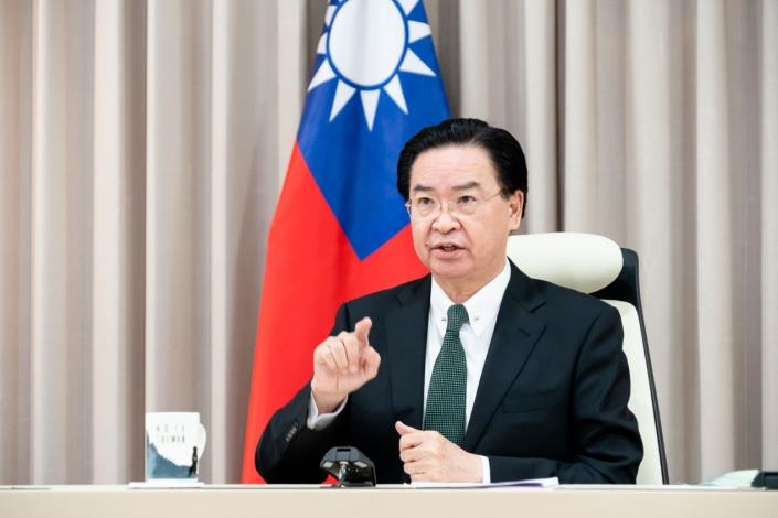 圖說二：外交部長吳釗燮說明威權擴張、中國對台威脅、台灣在全球供應鍊的重要性、台以合作等重要議題。