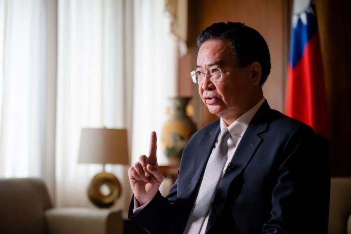 圖說二：外交部長吳釗燮指出，中國威權擴張野心對全球造成威脅，以及台灣人民絕不接受所謂「一國兩制」的堅定立場。