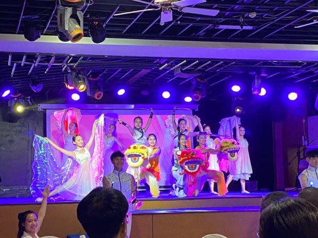 圖說五：青年大使在台灣文化之夜表演精彩舞蹈。