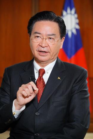 圖說二：外交部長吳釗燮在專訪中重申台灣堅定推動民主及人民決心保衛家園。