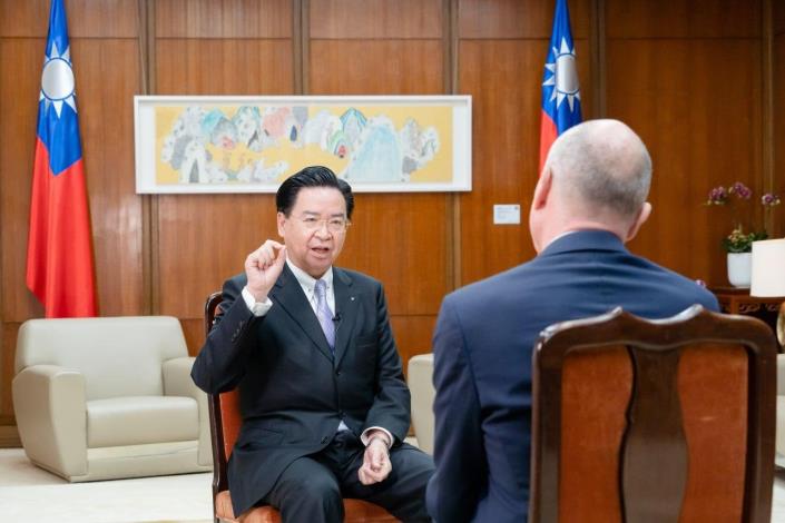圖說二：外交部長吳釗燮於專訪中指出，台海的和平穩定至為重要，感謝全球民主國家對台灣的支持。 