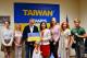 4.Ambassador Wu and Mayor Fedoruk pose for a photo with Ukrainian refugees from Bucha now living in Warsaw.
