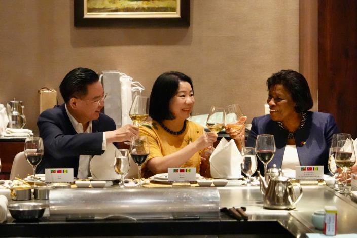 3.Minister Wu and Mrs. Wu (left) toast Governor-General Dougan (right).