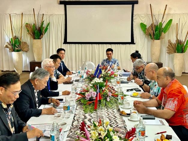 1. Deputy Minister Tien holds bilateral talks with the Nauruan delegation.