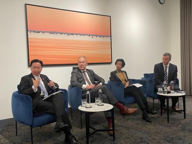 3. Minister Wu (left), Chairman Mihkelson (second left), and Dr. Atanassova-Cornelis (second right) engage in a discussion moderated by Leslie Leino (right), a visiting research fellow in Asian studies at Tallinn University.