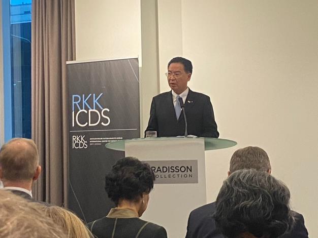 1. Minister Wu delivers a speech entitled “Taiwan and Estonia: A Partnership for Peace and Democracy” at the invitation of the ICDS.